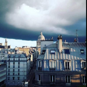 COEUR de Paris Place Maubert Charmant Nid tout équipé dernier etage Vue tout Paris Ascenseur Climatisation